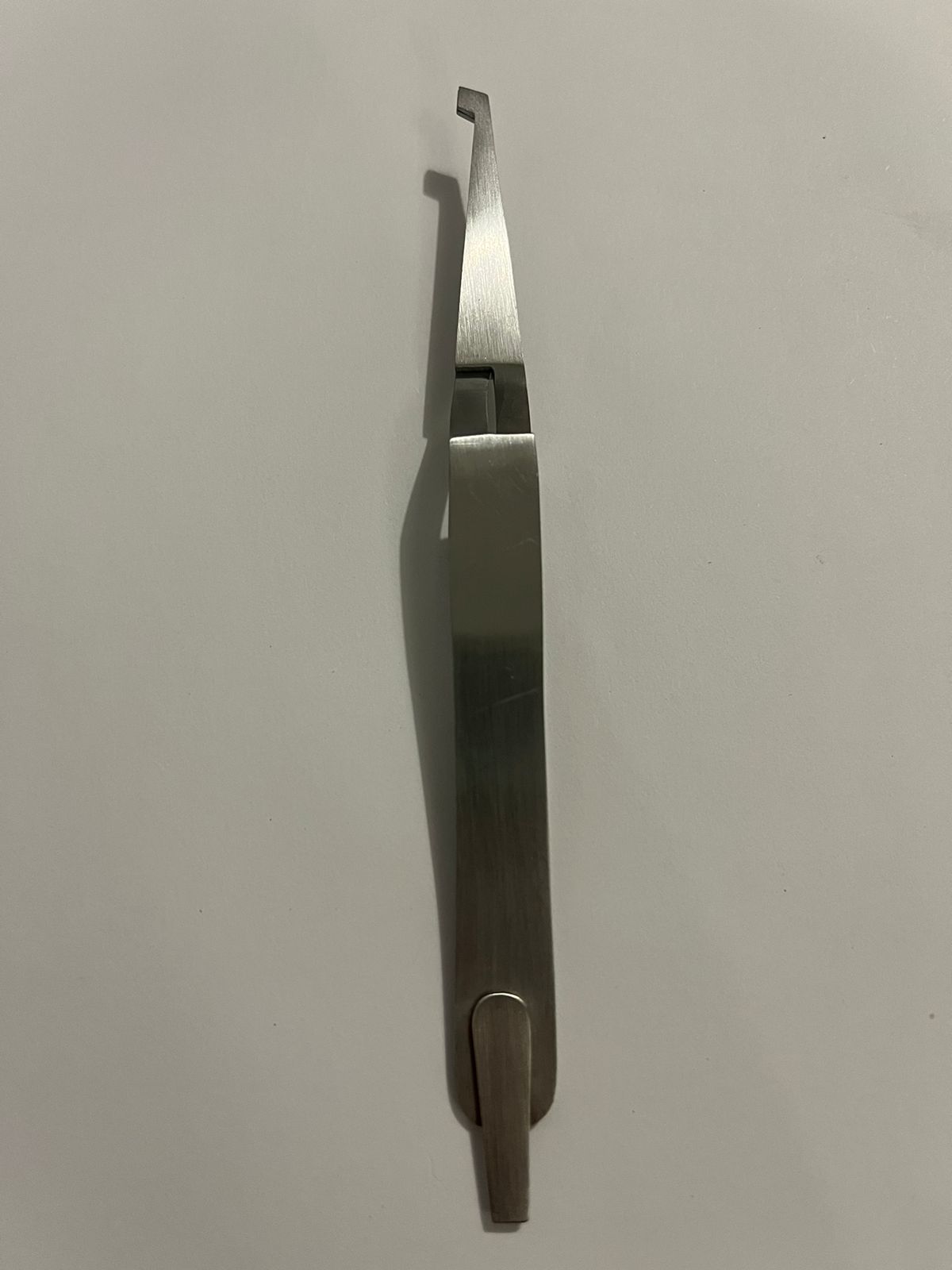 Pinza porta brackets recta con desarmador 6B 024-B