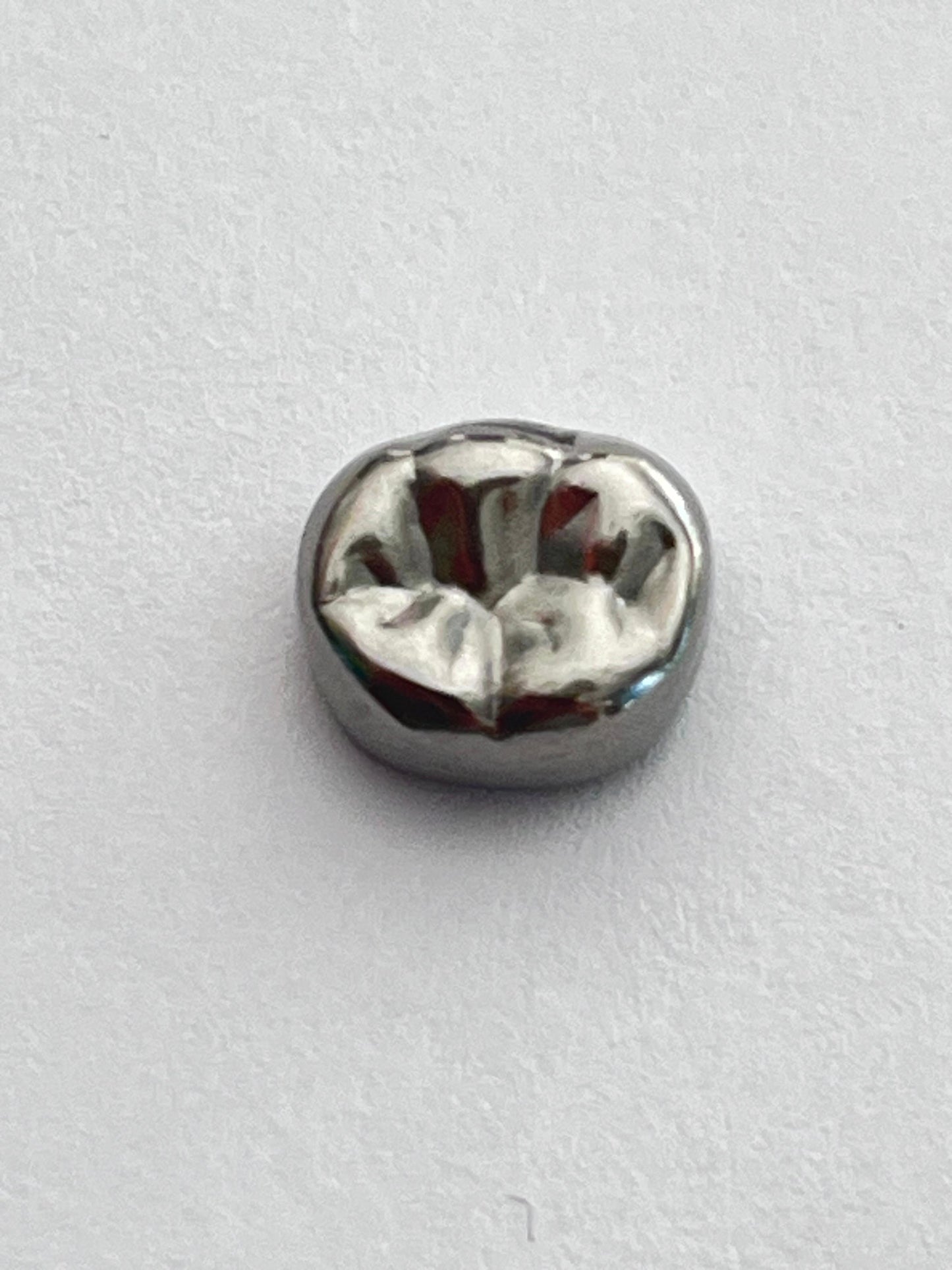 Corona posterior 3M acero cromo ELL5 inferior izquierdo segundo molar temporal