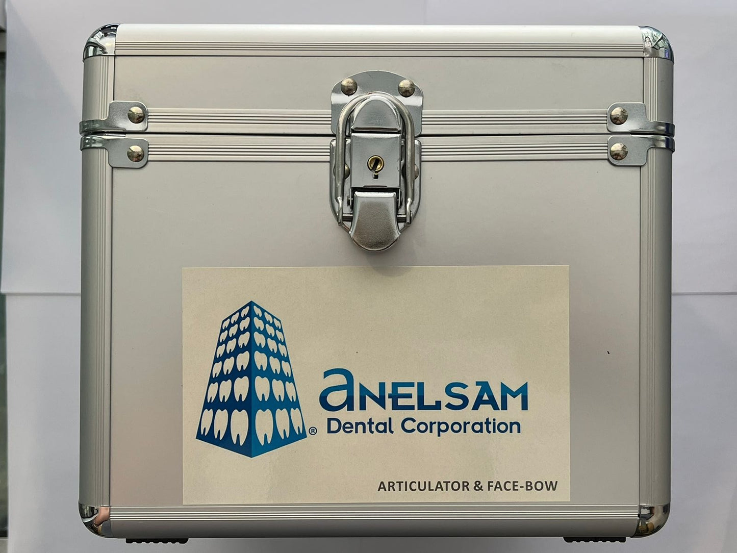 Articulador anelsam 3 semi ajustable y arco facial incluye caja para transportarlo