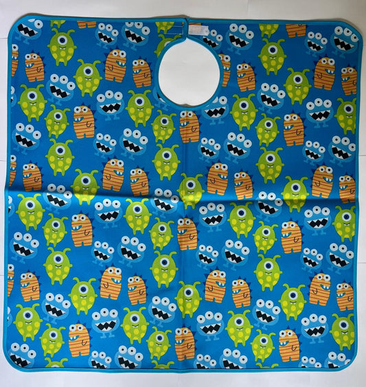 Babero de plástico para adulto el estampado puede variar