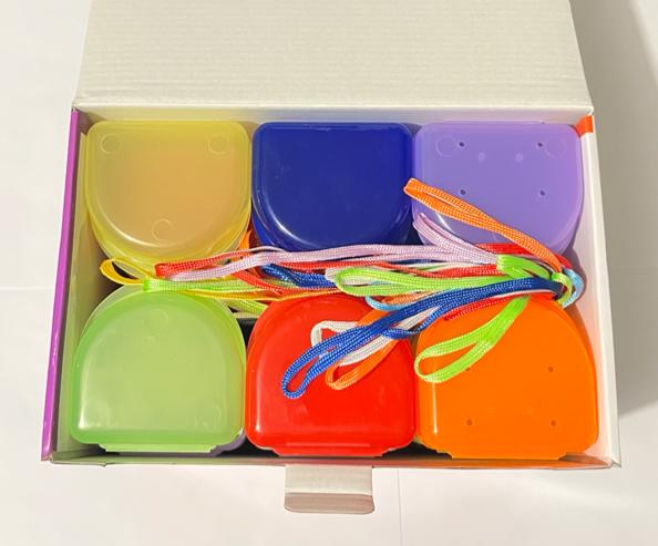 Caja orthodoncia reysa con hilo colores surtidos con 30 cajitas.