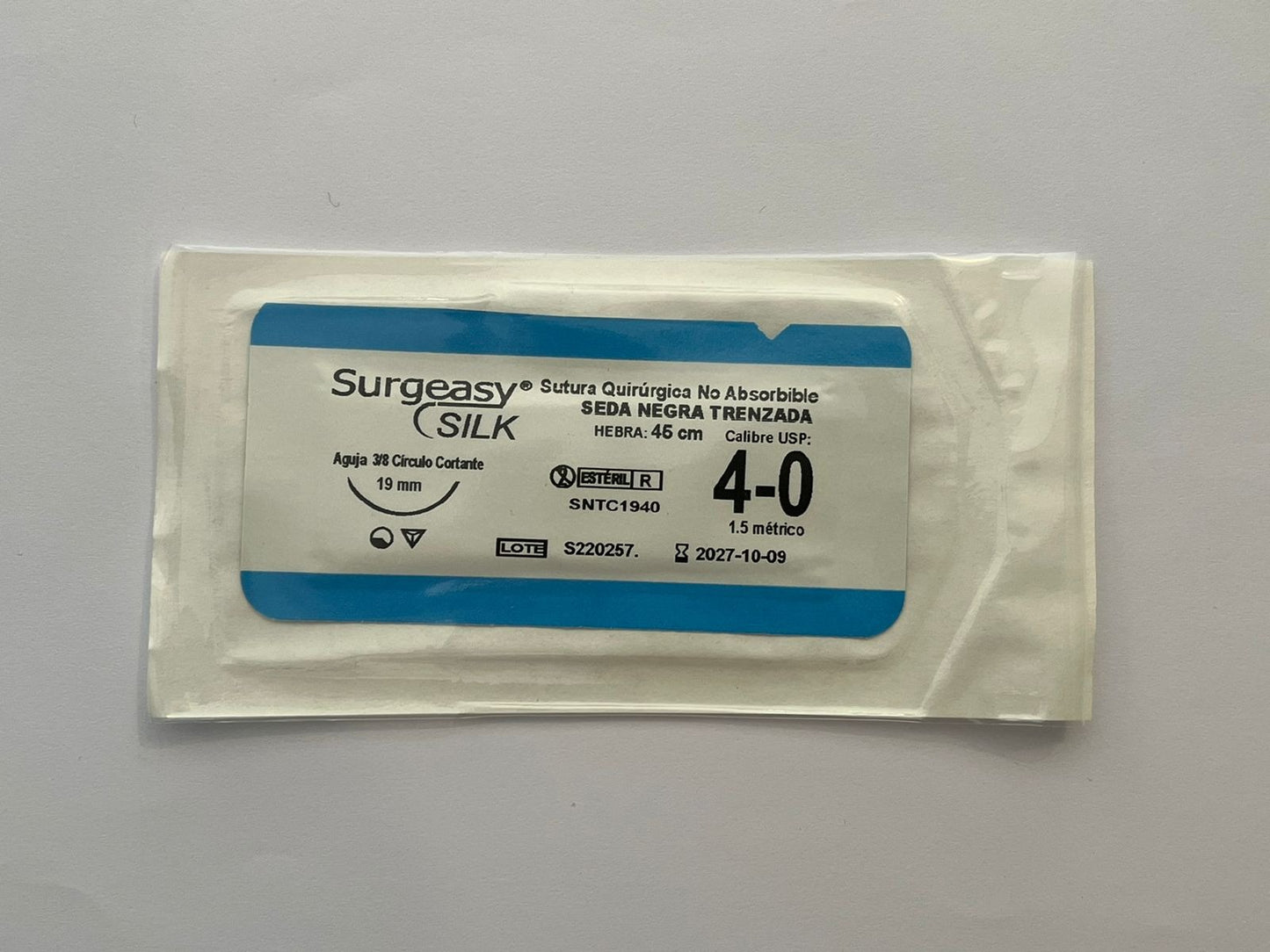 Sutura seda negra trenzada suelta 4-0
