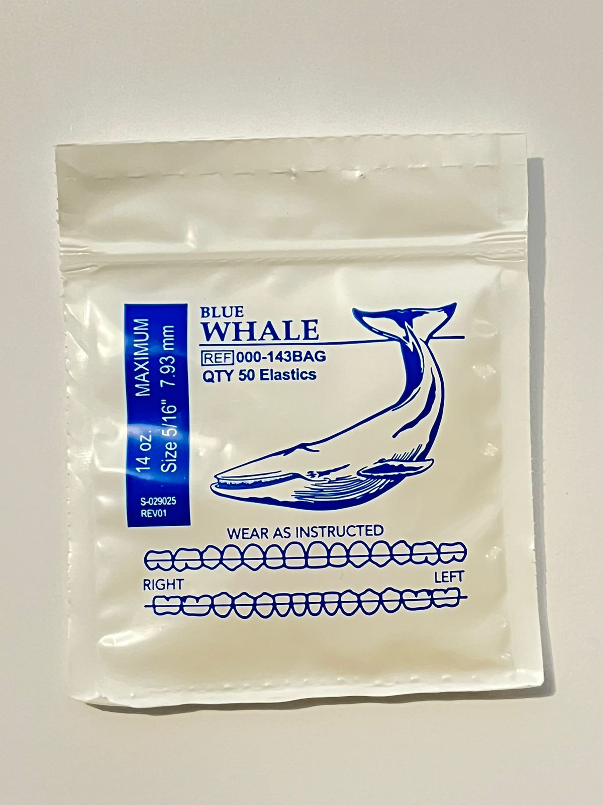 Elásticos extraorales american orthodontics por sobre Blue whale