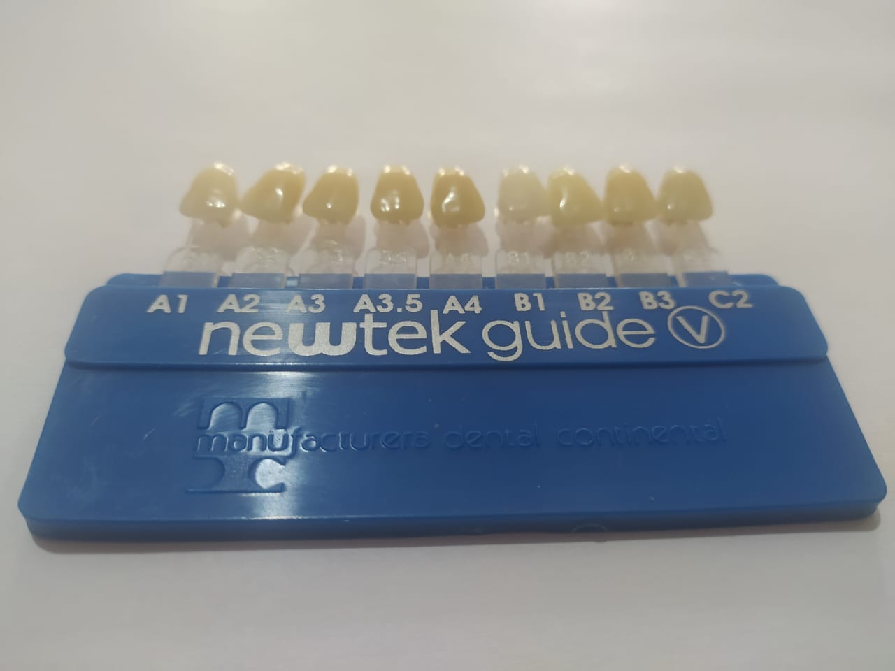 COLORIMETRO DIENTE  (COLORES VITA/NEW HUE)