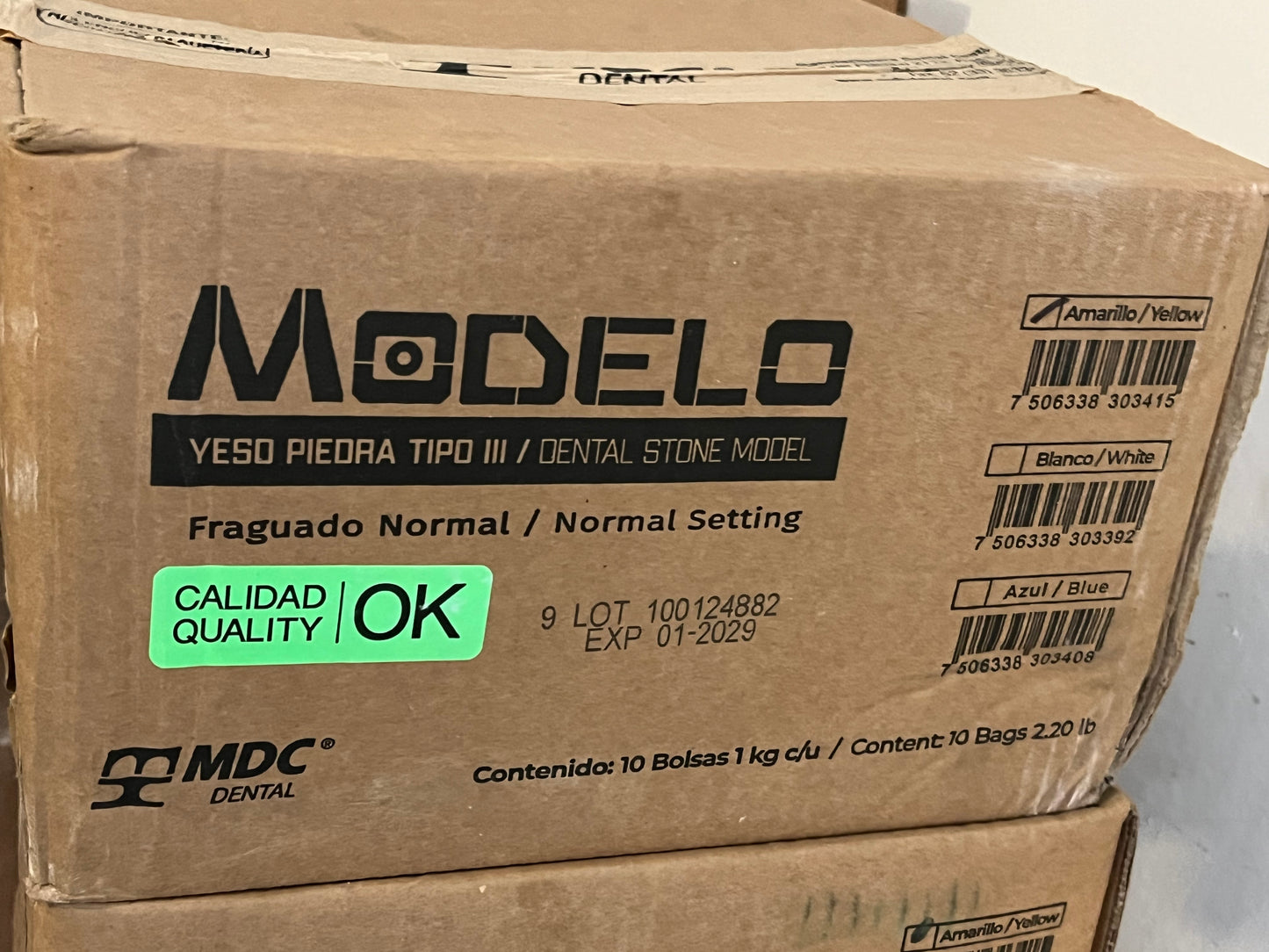 Caja con 10 kilos yeso modelo color amarillo