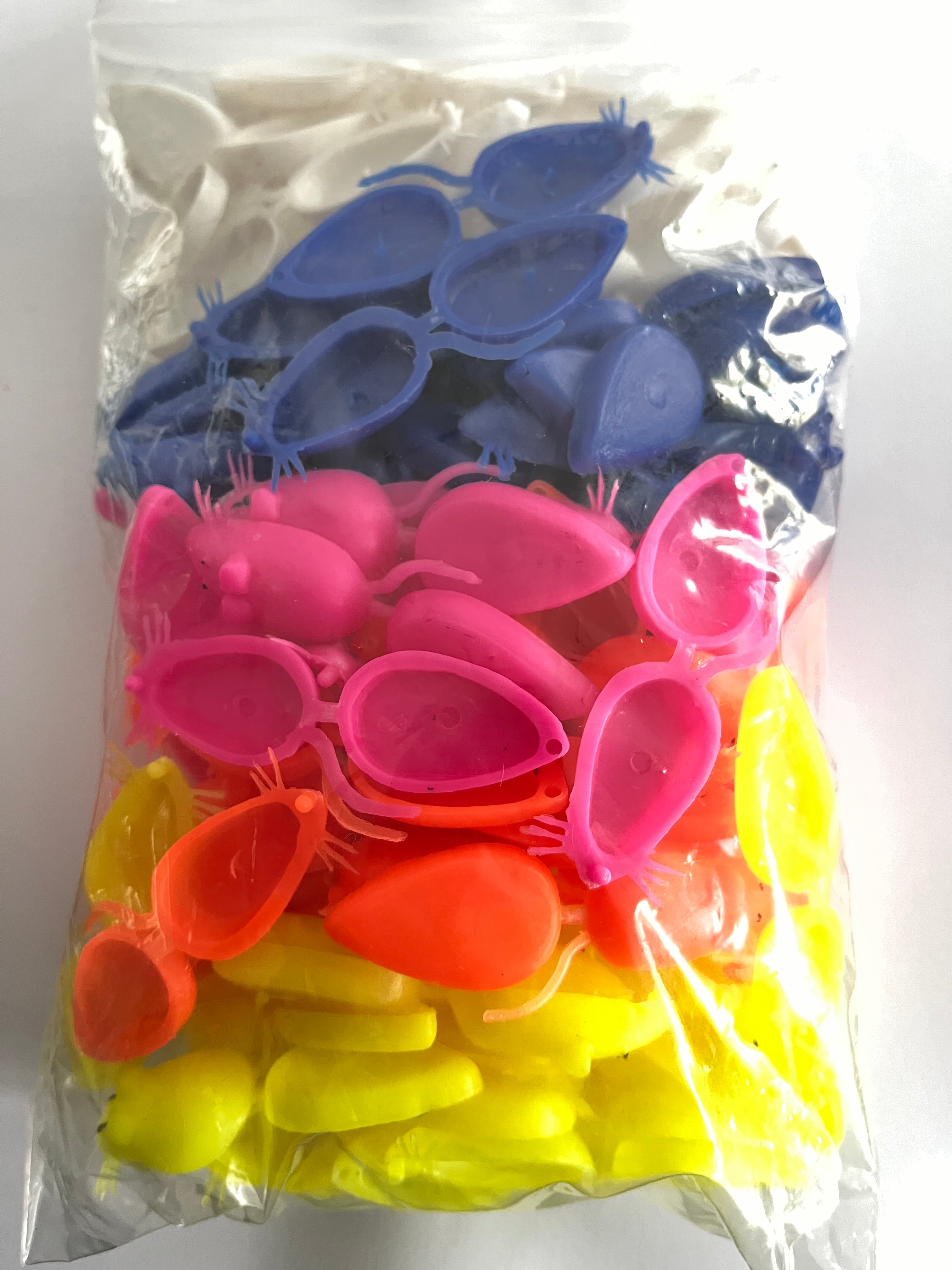 Ratones plásticos con 100 piezas