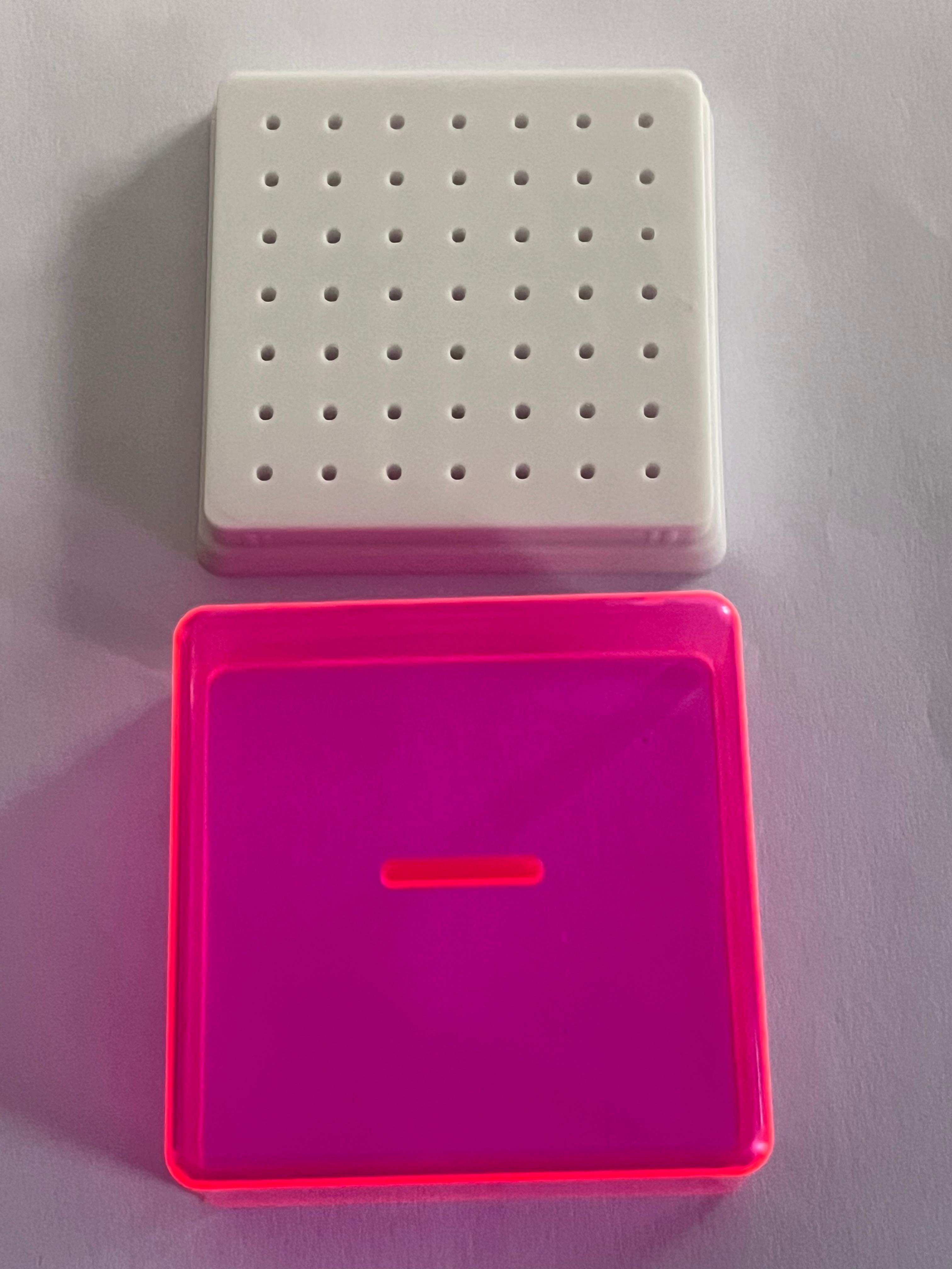 Fresero sencillo para 49 fresas color rosa