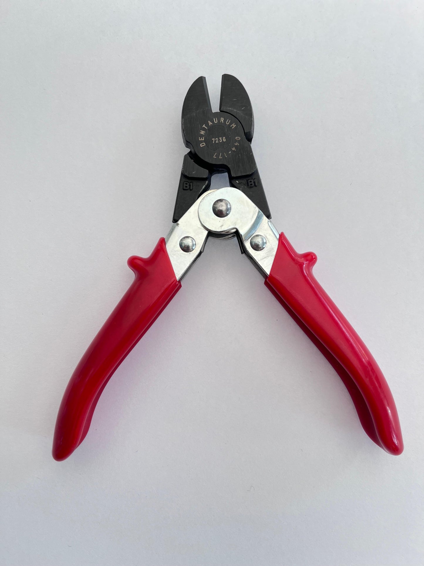 Pinzas de corte pesado para cortar alambre hasta  ø1,3 mm marca Dentaurum 044-177-00