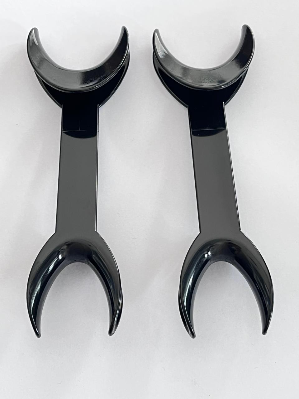 Retractor negro para fotografía par adulto