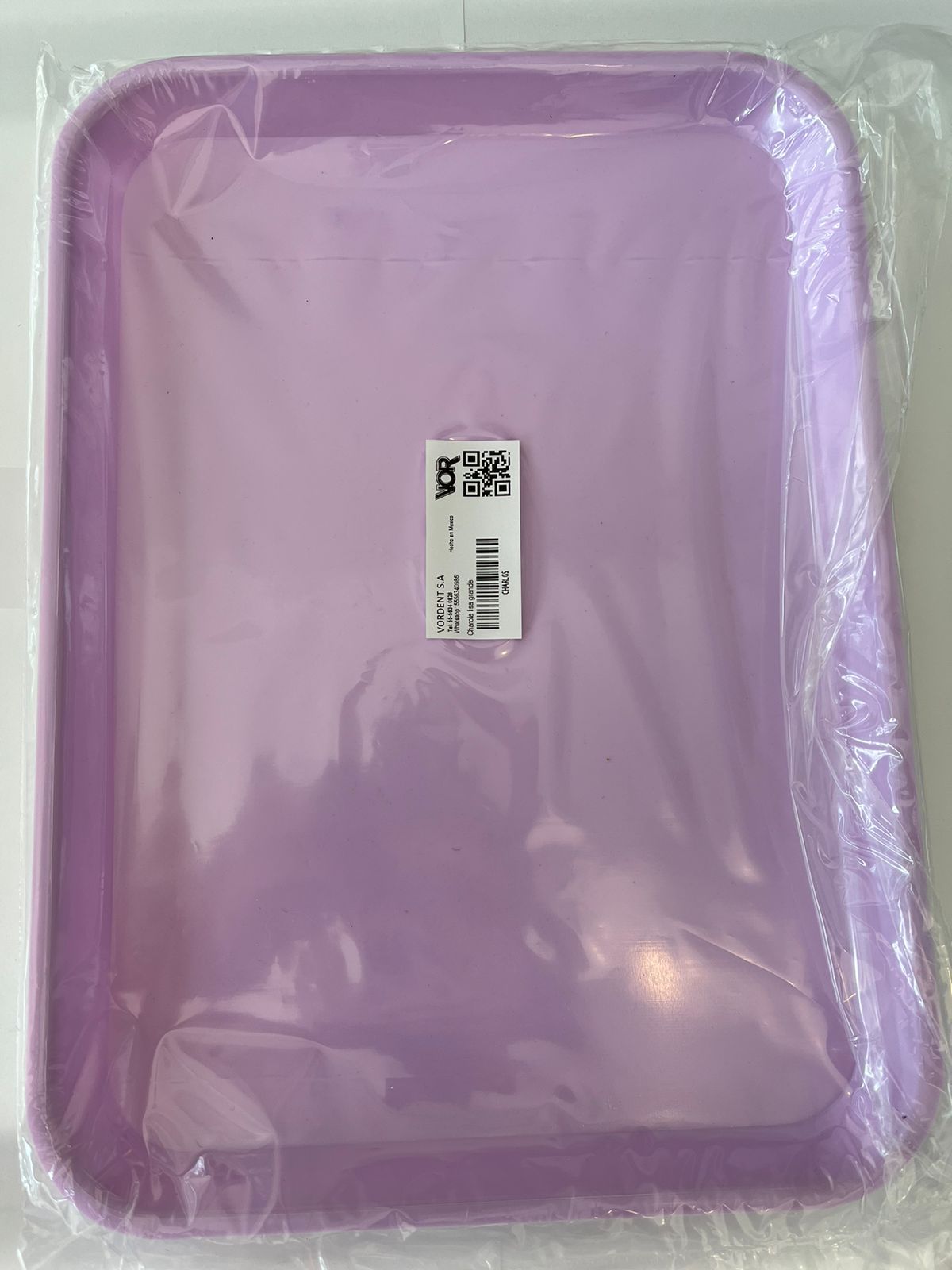 Charola plástica lisa grande color lila marca Vor