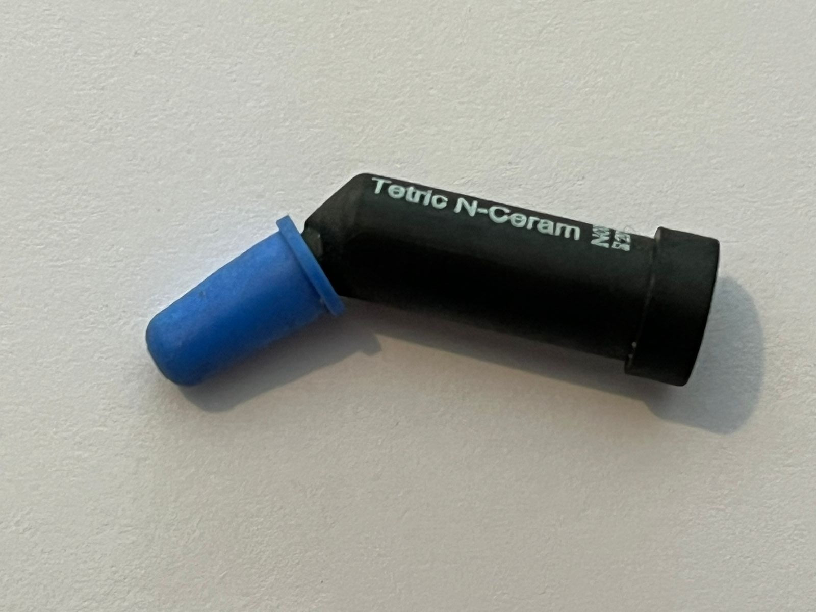 Resina en Cavifil compul ivoclar n-ceram 0.25 G. convencional color Bleach